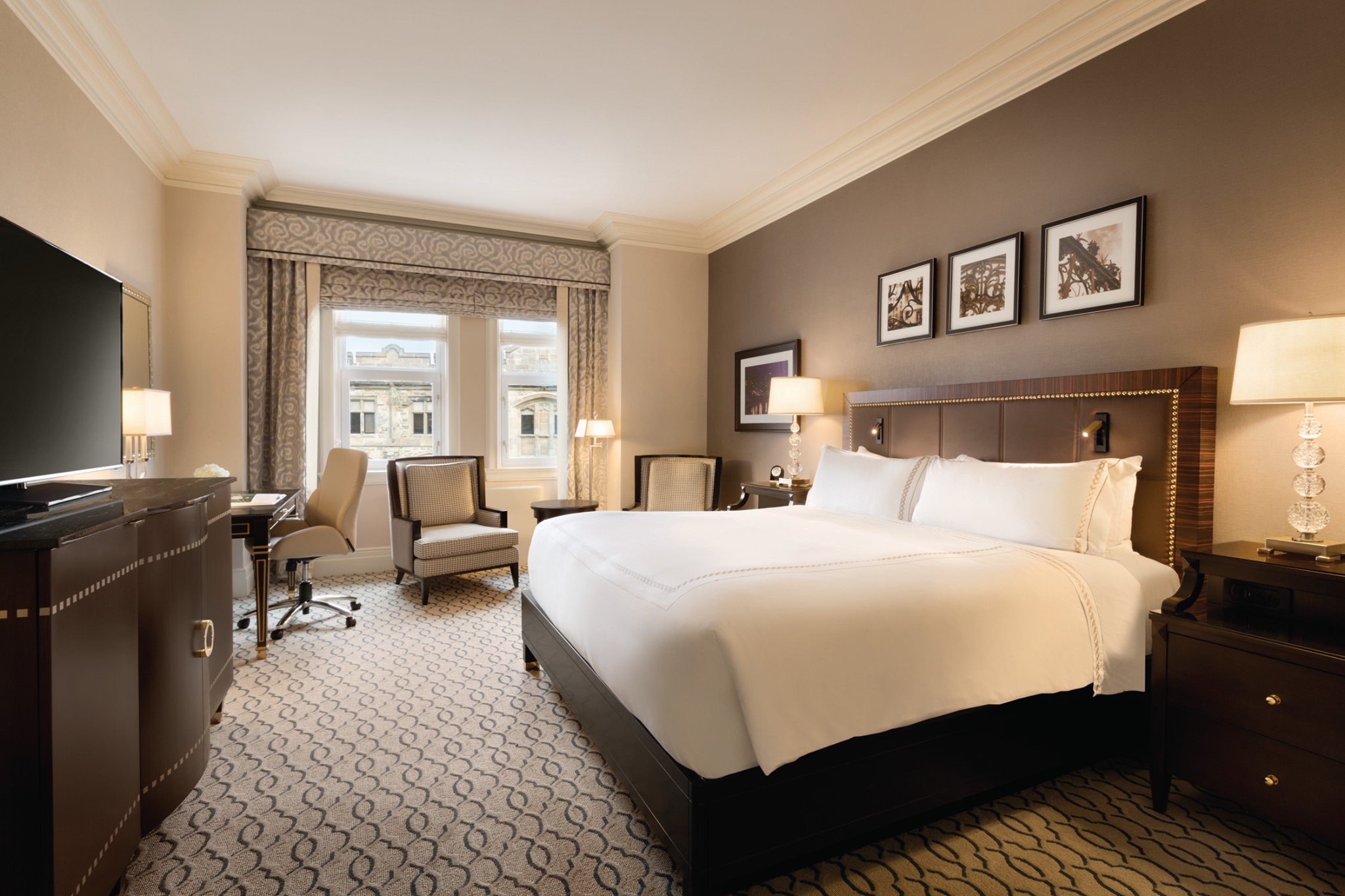 Fairmont Château Laurier-Guest room with city view from one of top luxury hotels in Ontario