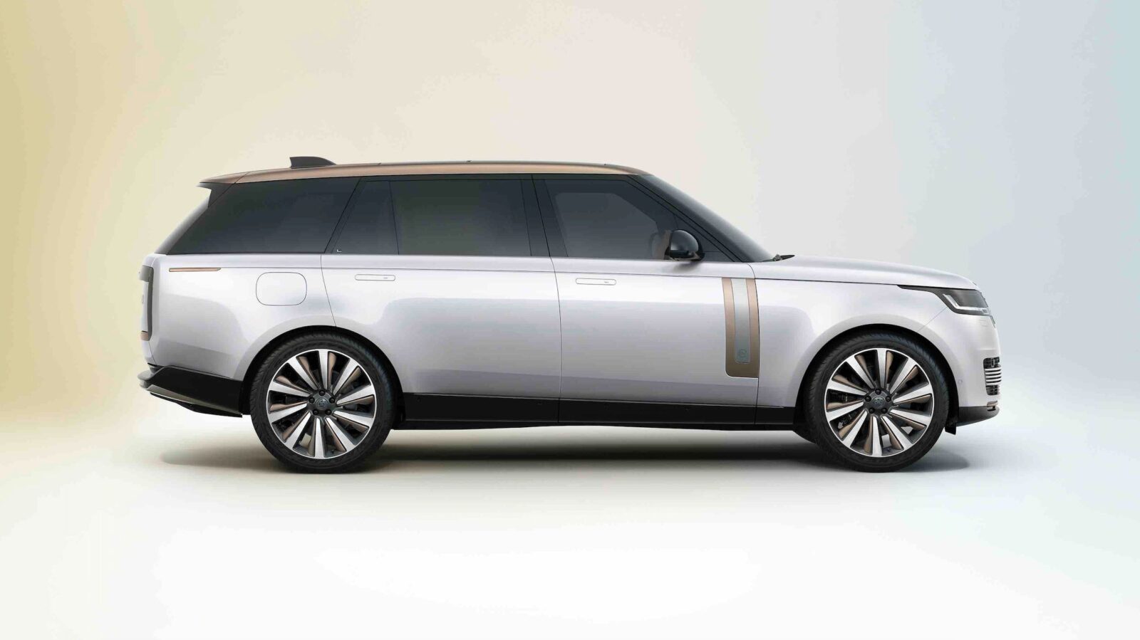 New Range Rover silhouette in silver