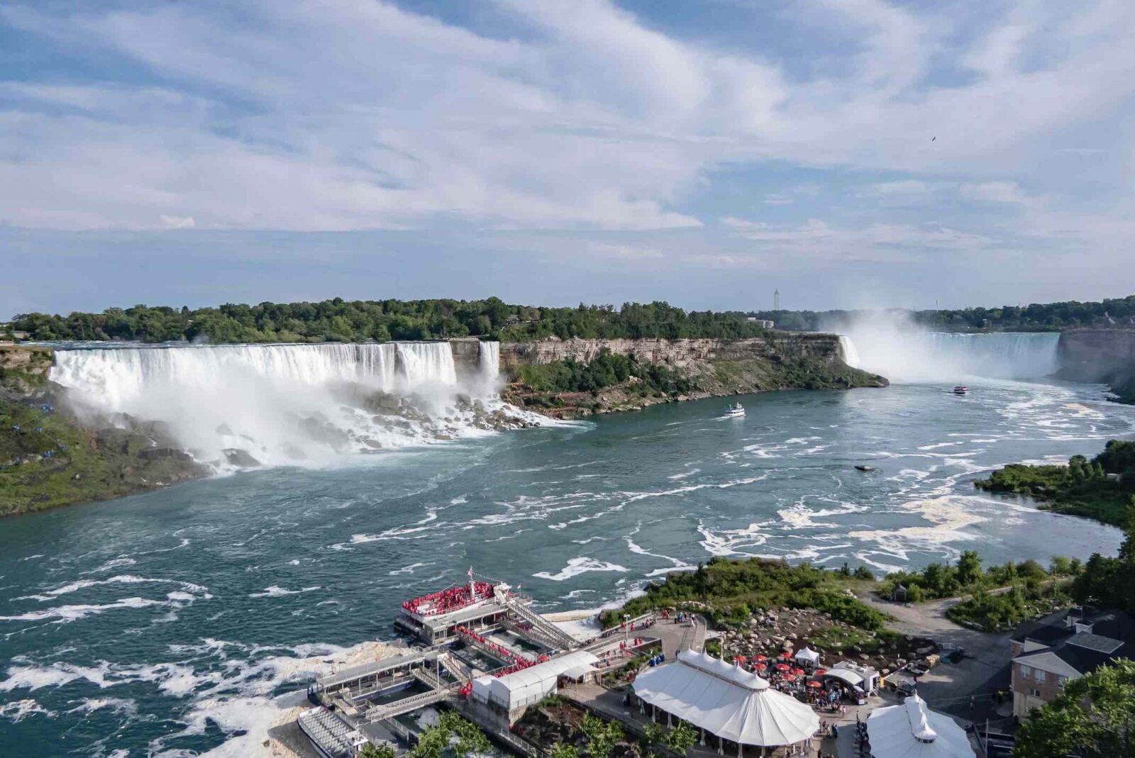 danny-hoang-things to do in Niagara Falls include the maid of the mist-unsplash