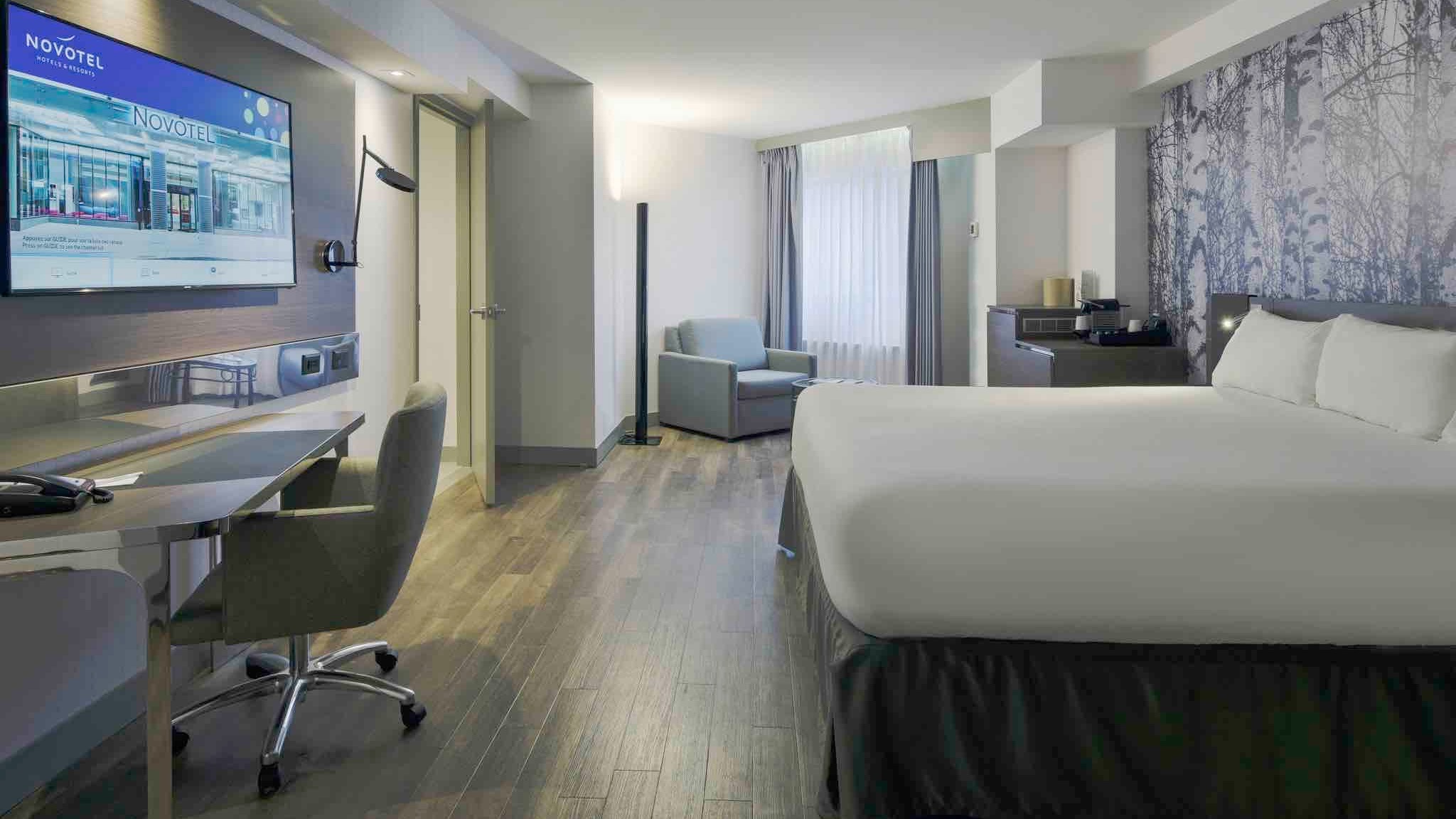 Novotel Ottawa bedroom suite