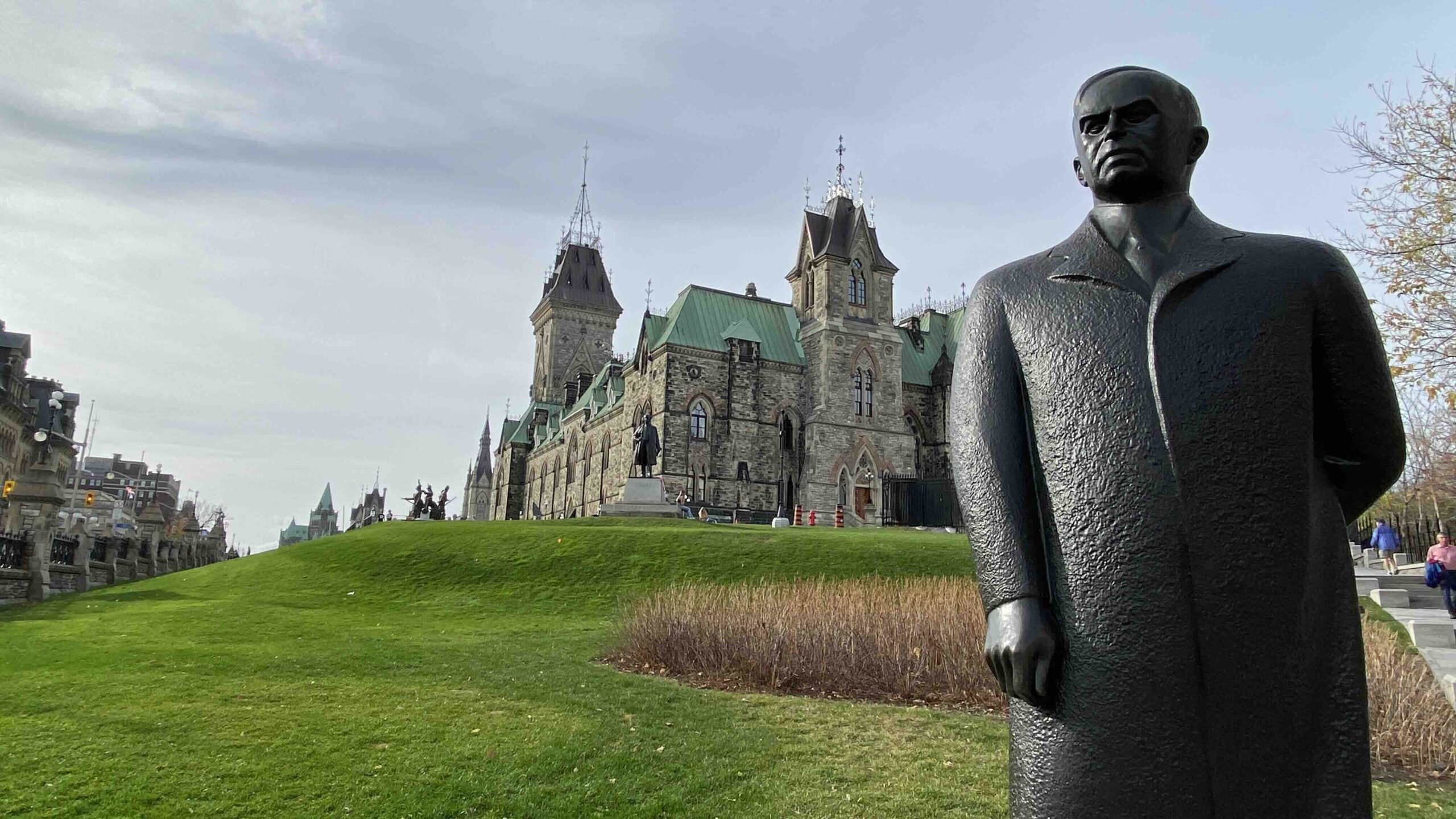 MFI-Luxury Ontario Best things to do in Ottawa Statue at Parliament Hill