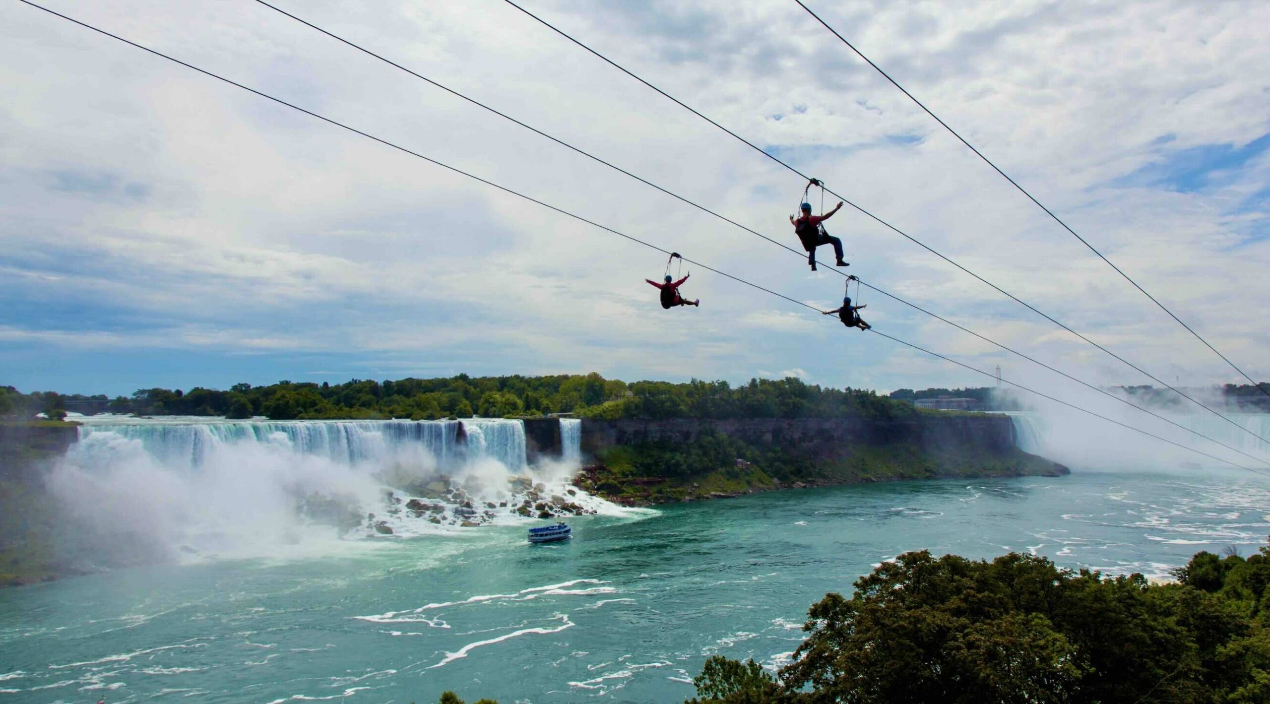 Niagara Falls Zipline alexander-ross- best Ontario tourist attractions-unsplash
