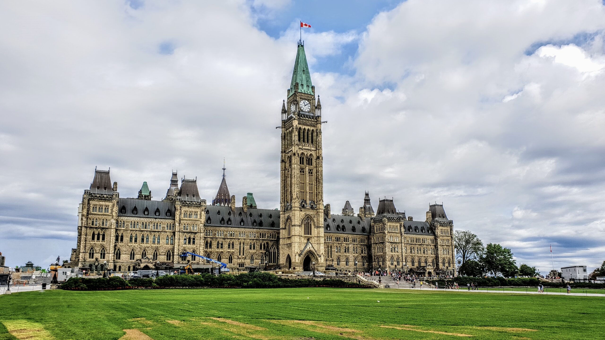Parliament Hill in Ottawa best attractions in Ontario - pbenoit-debaix-ReUoz0CwfGo-unsplash