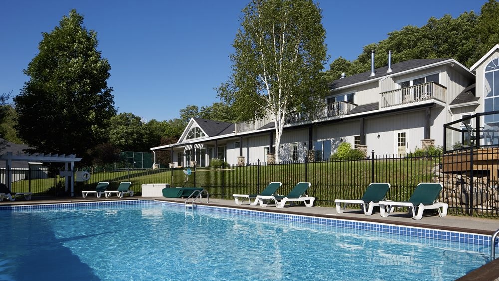 Sir Sam's Inn outdoor swimming pool at one of the best wellness resorts in Ontario