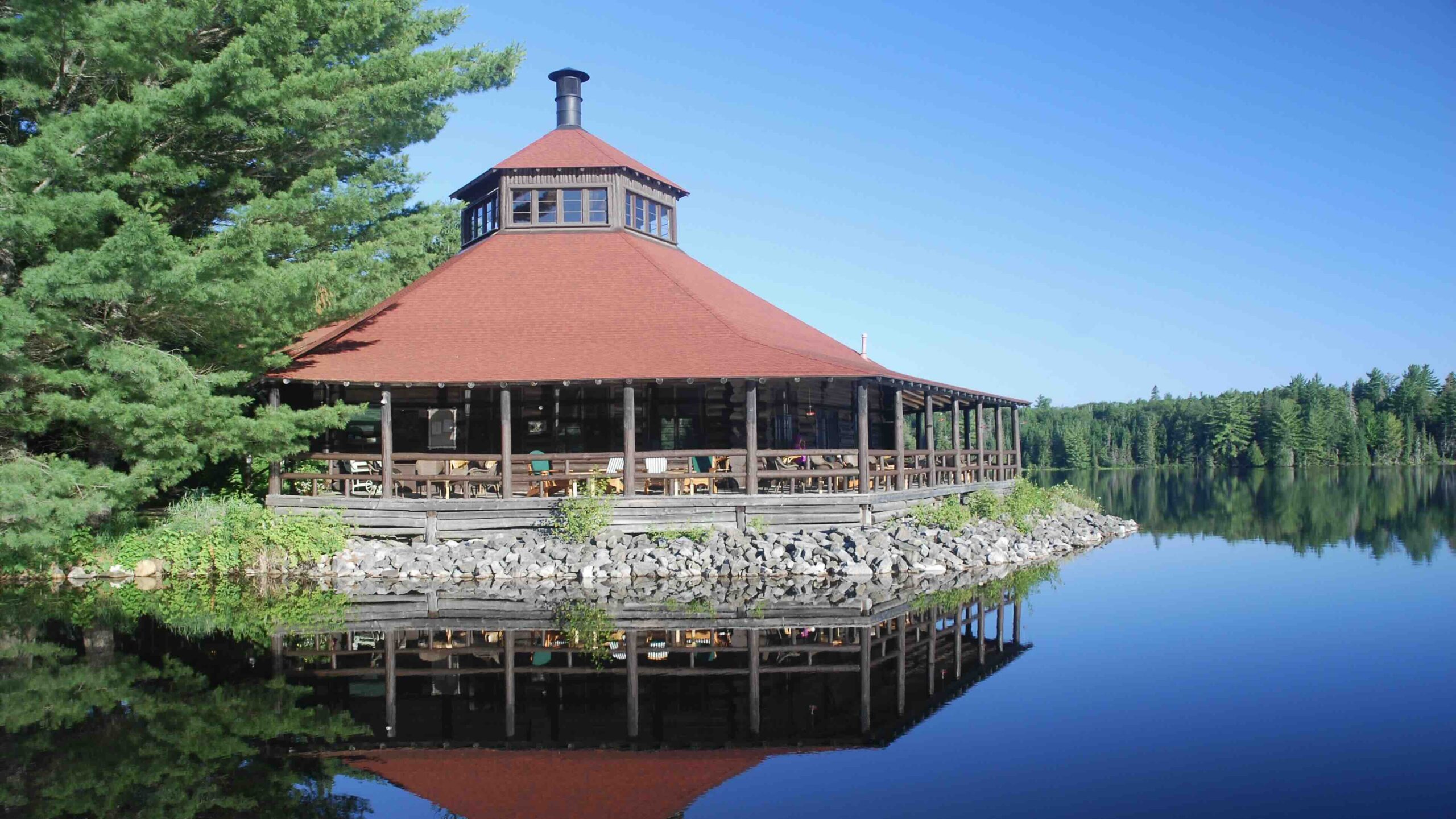 Arowhon PInes dining room building and lake