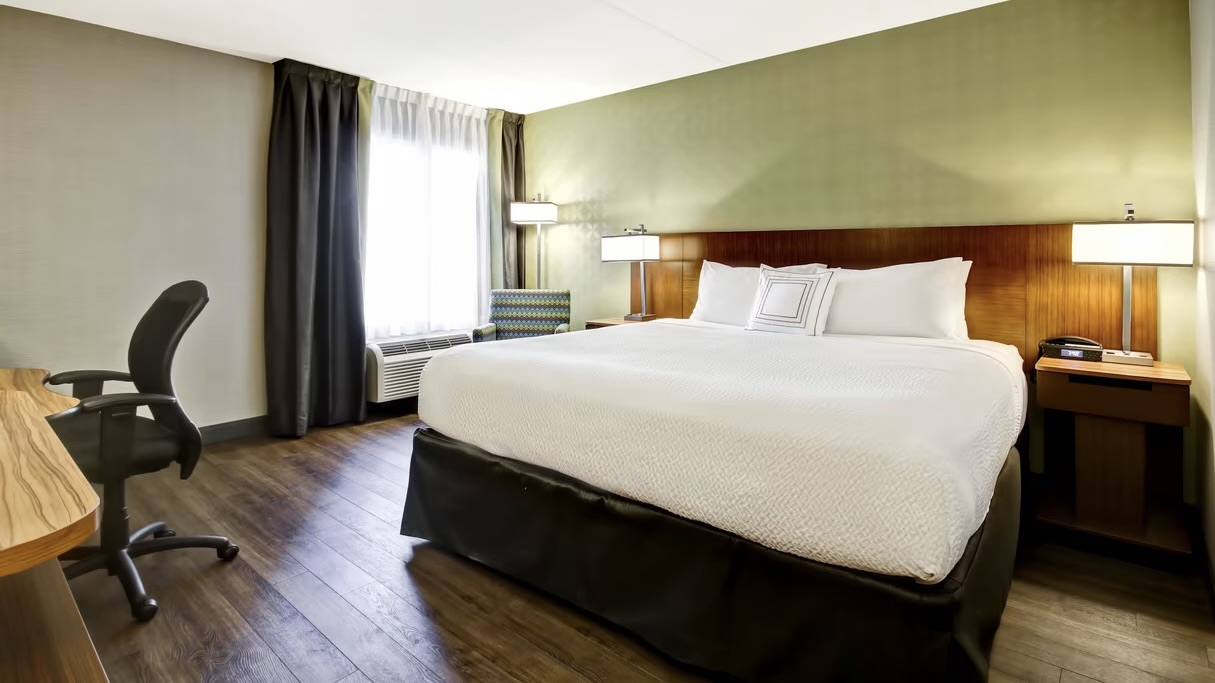 Fairfield Inn & Suites by Marriott Guelph bedroom at one of the best luxury hotels in Guelph