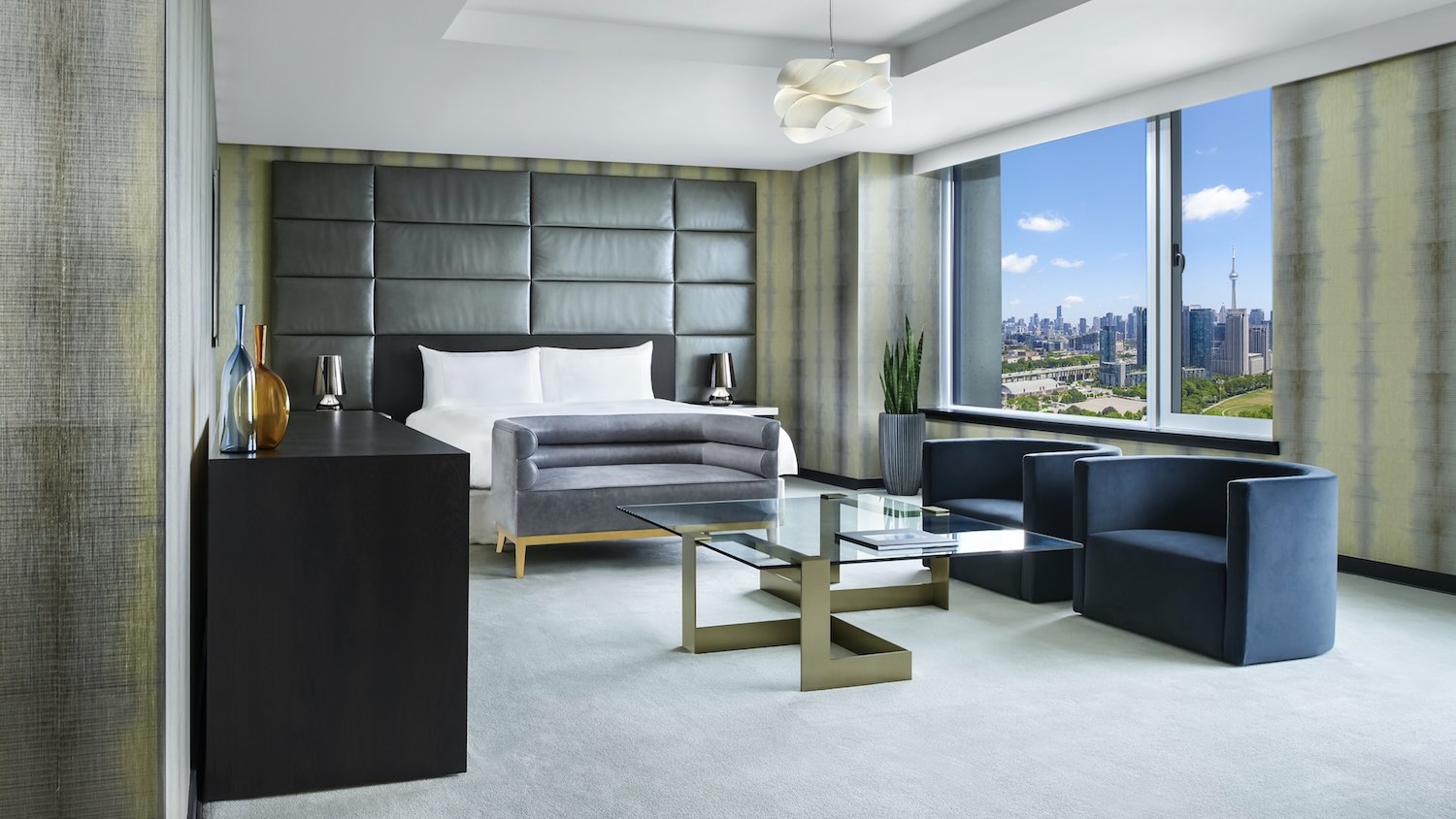 Canada’s largest city boasts plenty of classy places to stay… read Bryan Dearsley's list of the best 5-star hotels in Toronto to find out more