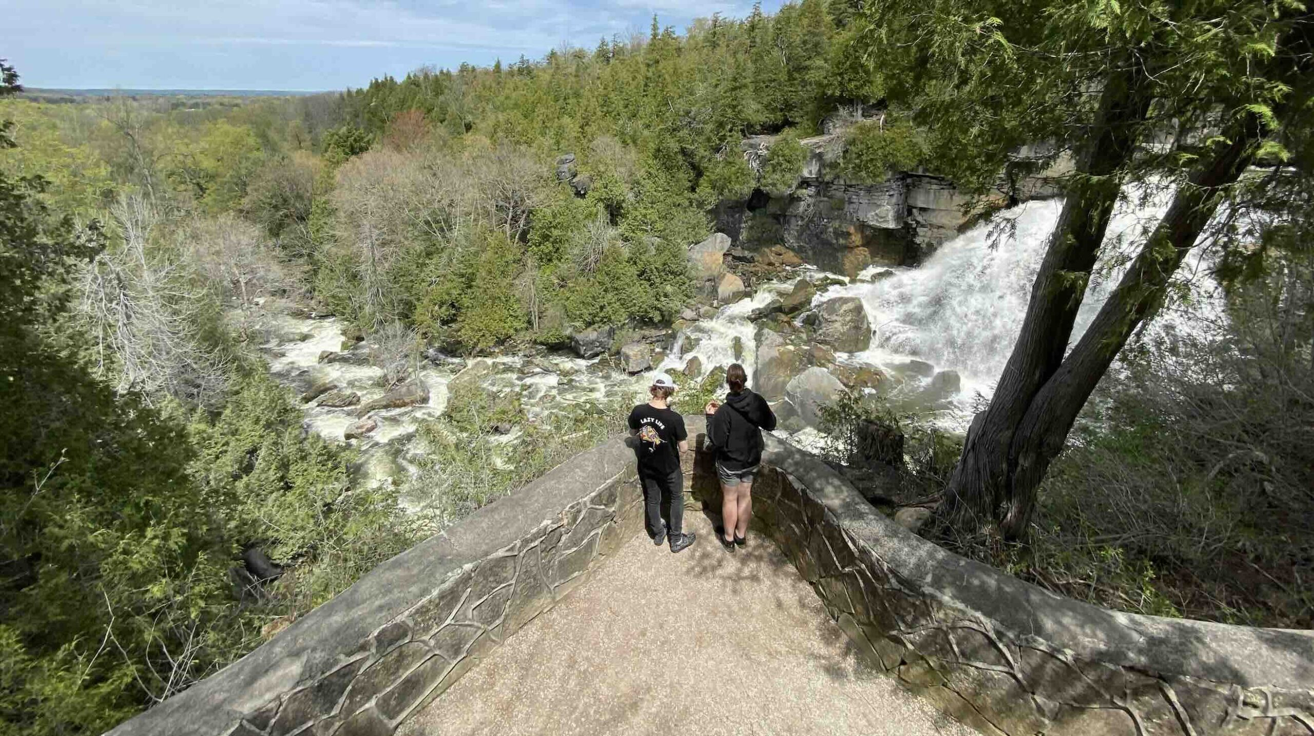 Inglis Falls in Owen Sound with couple on viewing platform