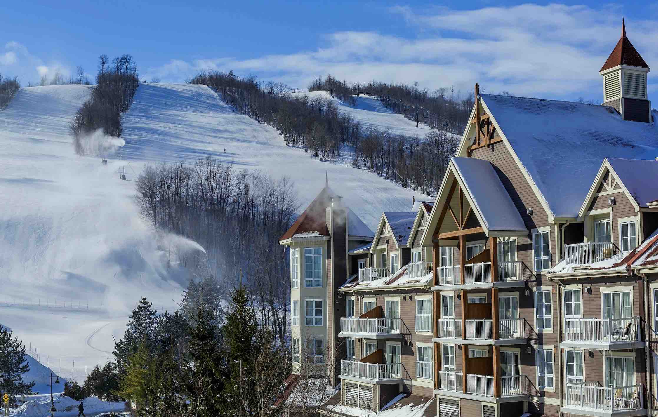 shutterstock_555831967-MasterPhoto - Blue Mountain Resort skiing hills in daylight skiing at Blue Mountain Resort