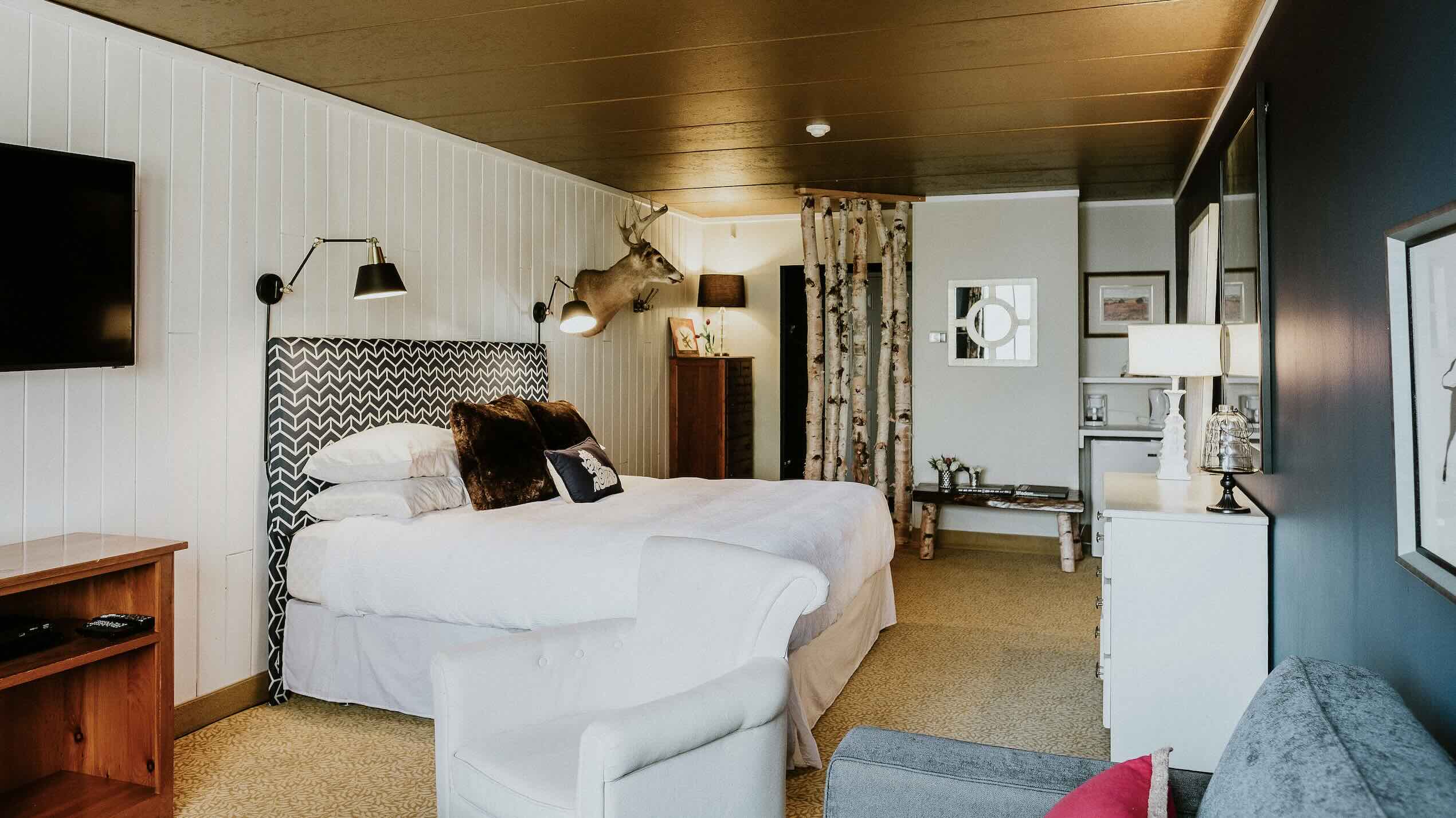 Northridge Inn bedroom suite