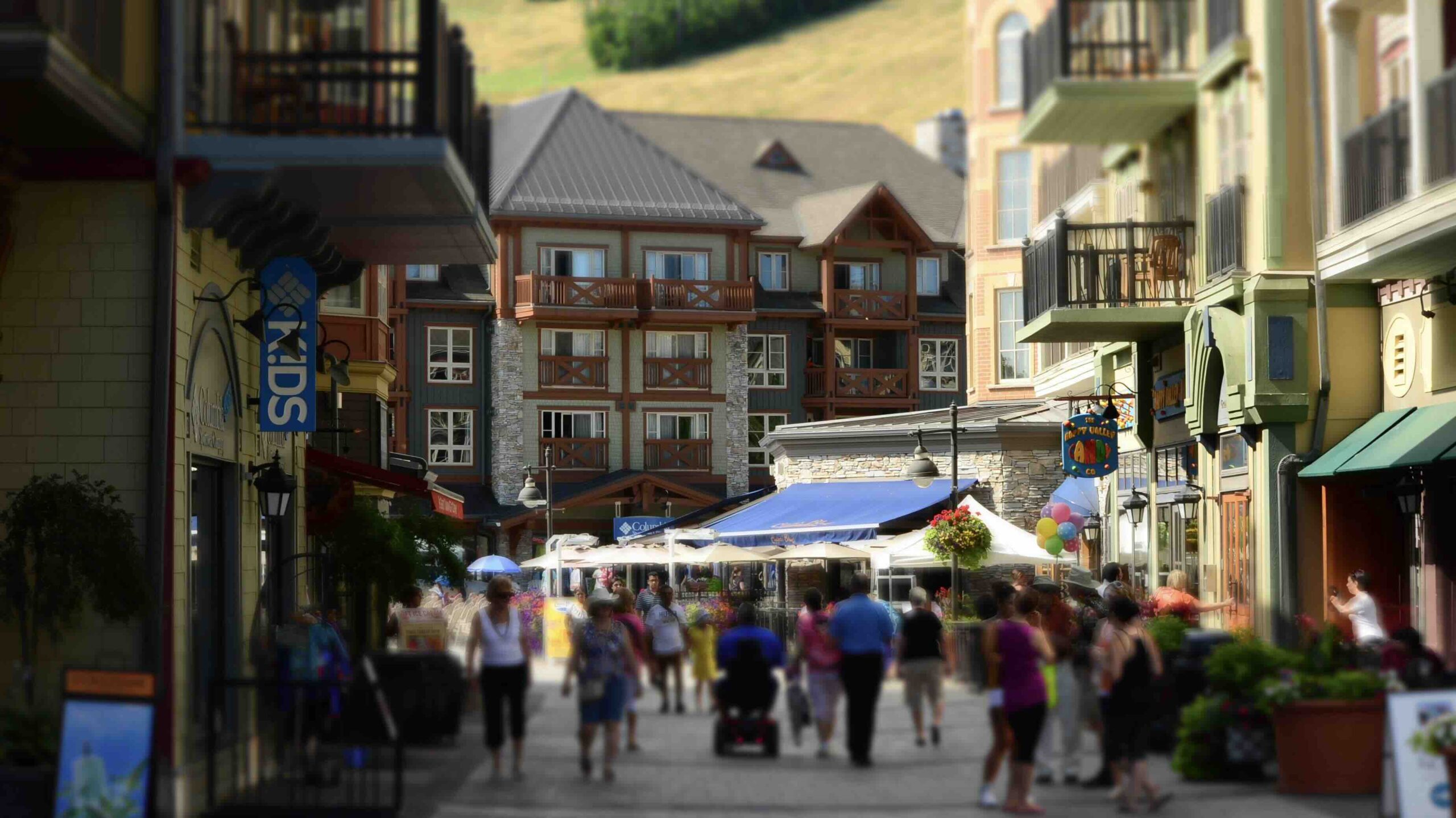 blue-mountain-village people walking around shops